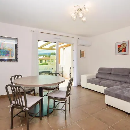 Apartment Stunning In Oletta W/ 2 Bedrooms And Wifi