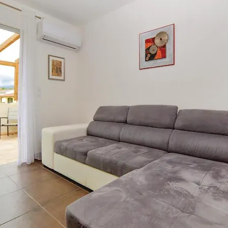Apartment Stunning In Oletta W/ 2 Bedrooms And Wifi