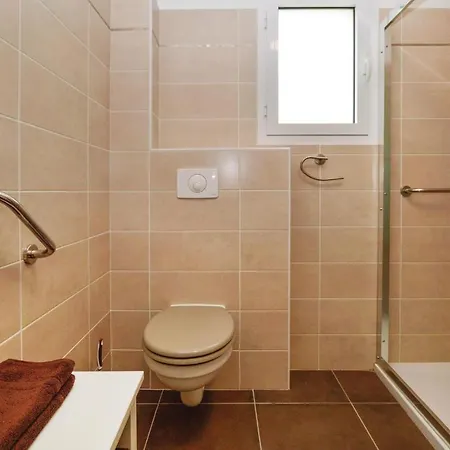 Apartment Stunning In Oletta W/ 2 Bedrooms And Wifi